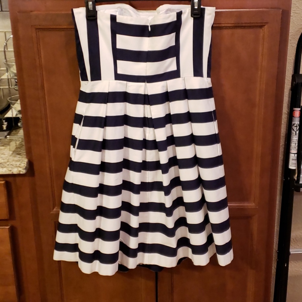 Strapless white and black stripped dress - Picture 3 of 3